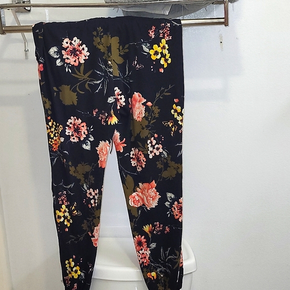 Size: M Eye Candy Floral Joggers - Picture 2 of 4